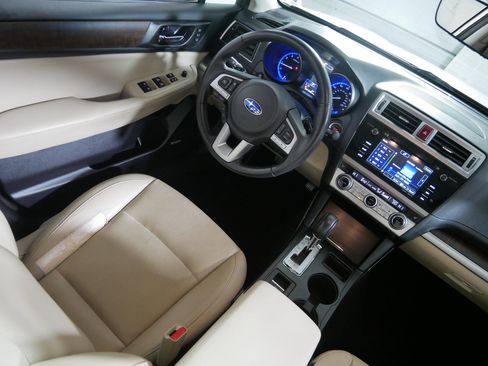 Used 2017 Subaru Outback 2.5i Limited image 9