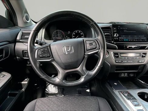 Used 2025 Honda Ridgeline Sport image 9