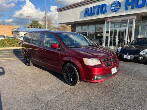 Used 2019 Dodge Grand Caravan GT image 3