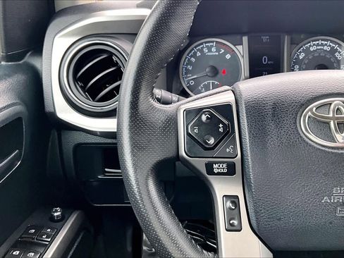 Used 2017 Toyota Tacoma SR5 image 22