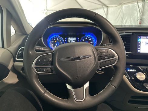 Used 2024 Chrysler Voyager LX FWD image 19