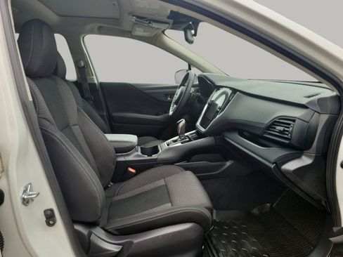 Used 2025 Subaru Outback Premium image 9