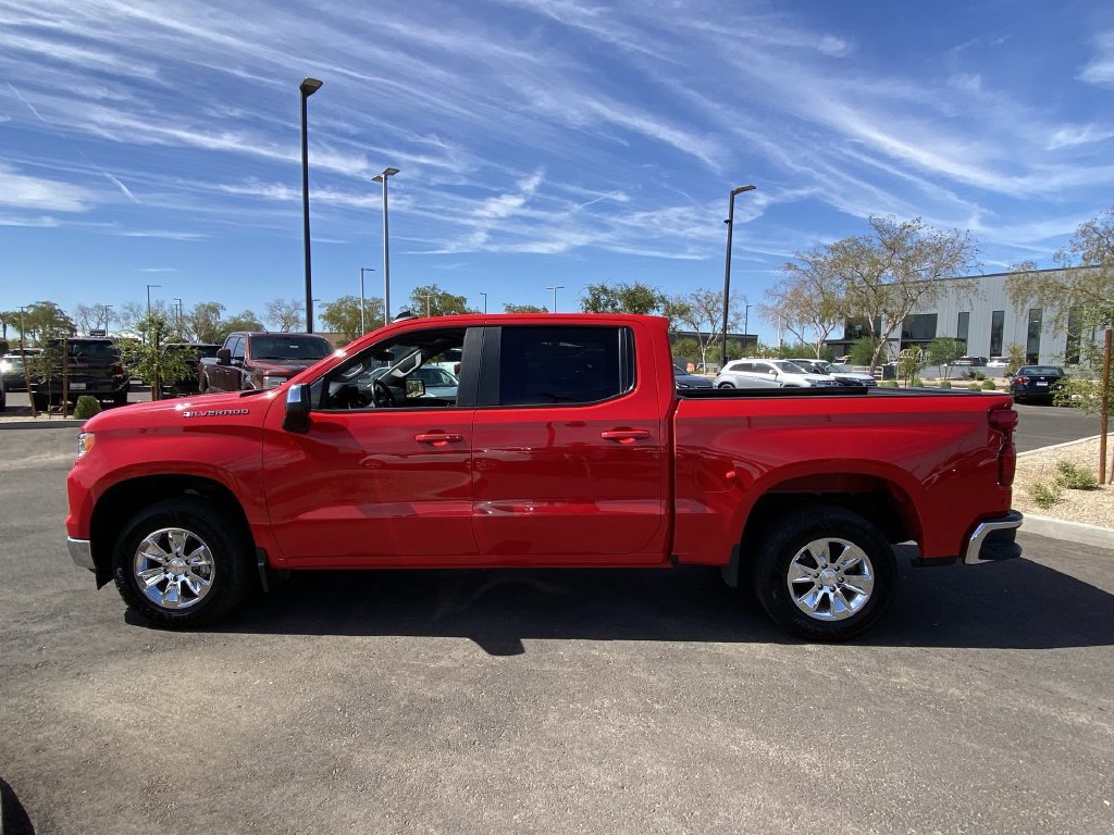 Used 2025 Chevrolet Silverado 1500 LT RWD image 4