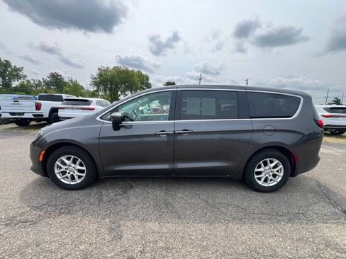 Used 2018 Chrysler Pacifica LX FWD image 8