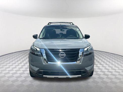 Used 2024 Nissan Pathfinder SL AWD/4WD image 2
