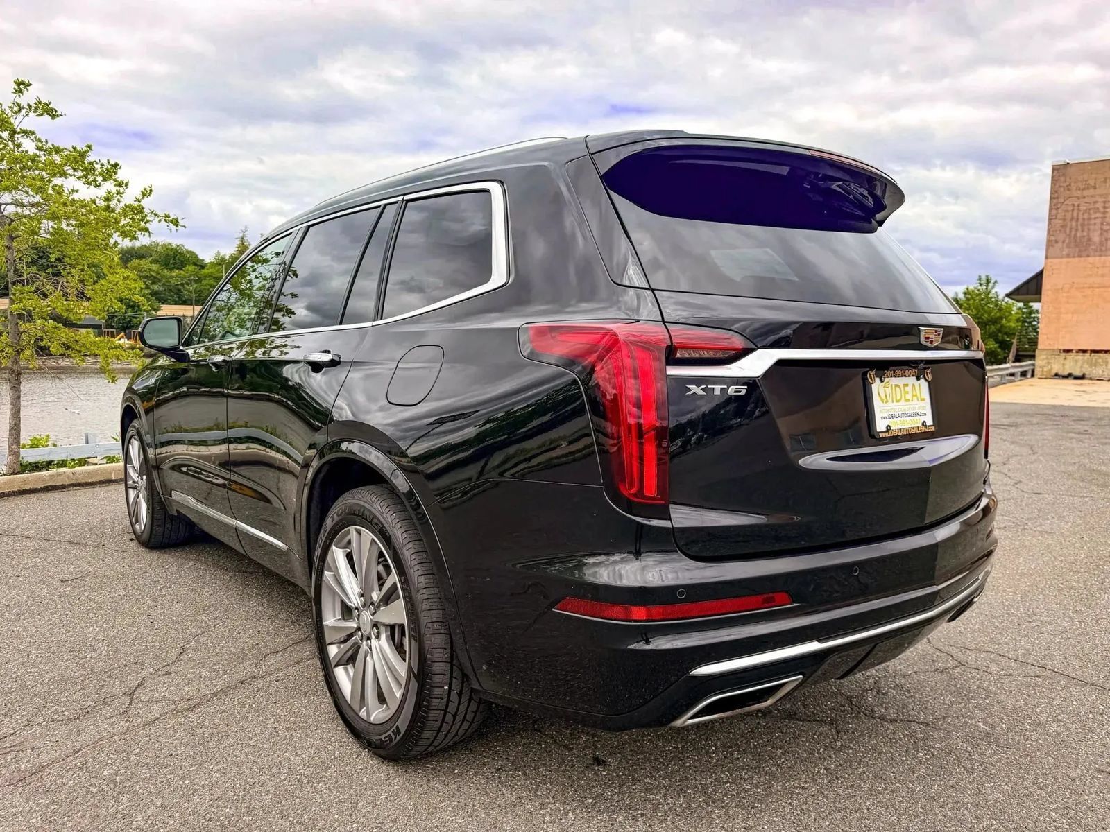 Used 2023 Cadillac XT6 Premium Luxury FWD image 6
