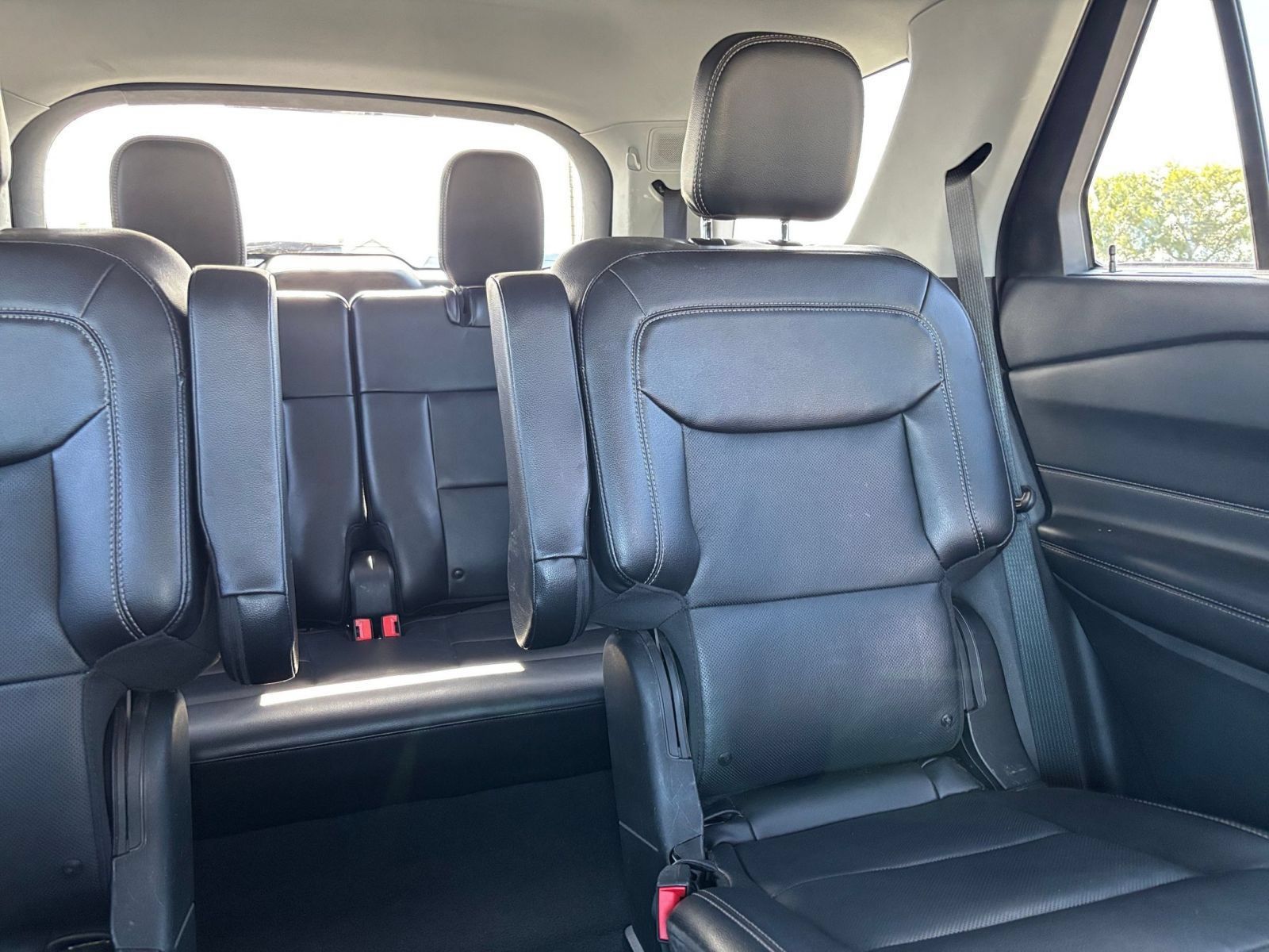 Used 2023 Ford Explorer Limited AWD/4WD image 40