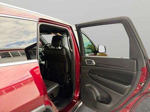 Used 2021 Jeep Grand Cherokee Laredo X AWD/4WD image 17