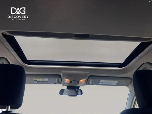 Used 2017 Toyota RAV4 XLE w/ Carpet Mat Package AWD/4WD image 6