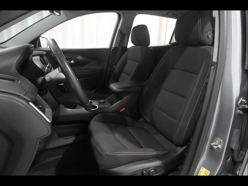 Used 2023 GMC Terrain SLE w/ Driver Convenience Package FWD image 5