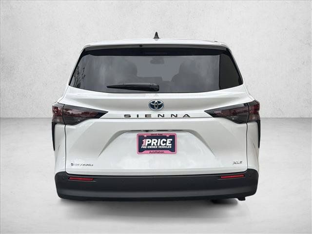 Used 2025 Toyota Sienna XLE AWD/4WD image 6