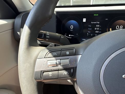 Used 2025 Hyundai Kona Limited FWD image 30