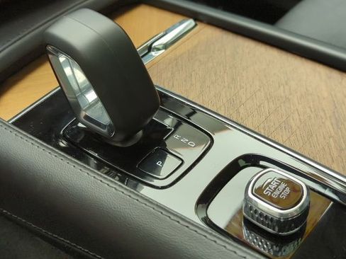 Certified 2023 Volvo XC90 B5 Plus image 22