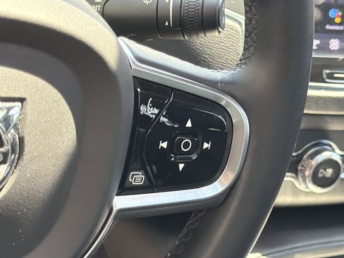 Used 2023 Volvo XC90 B5 Core w/ Protection Package Premier image 20