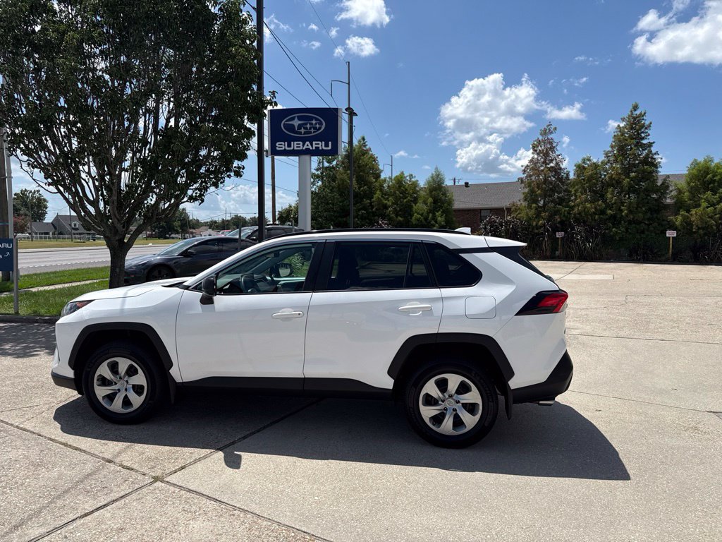 Used 2021 Toyota RAV4 LE AWD/4WD image 4