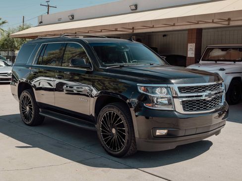 Used 2017 Chevrolet Tahoe LT w/ Luxury Package RWD image 2