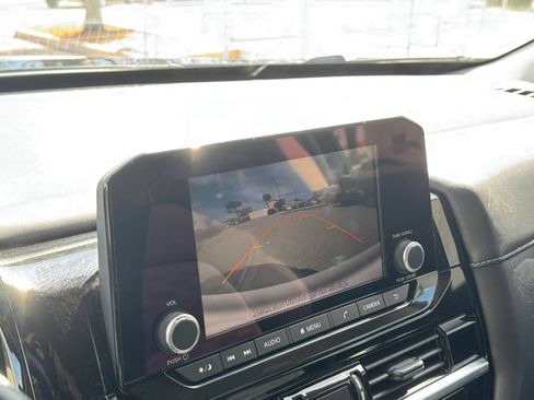 Used 2025 Nissan Pathfinder SV FWD image 25