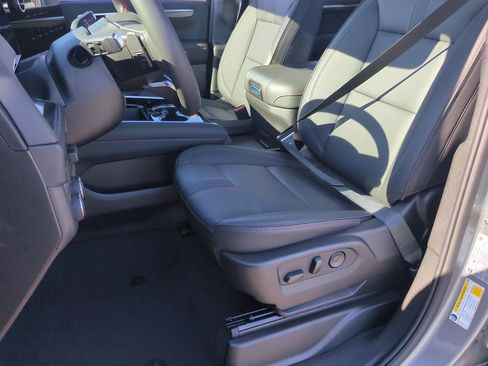 New 2026 Chevrolet Suburban RST image 20