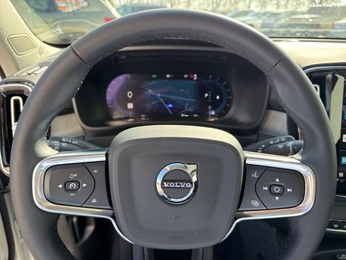 Used 2024 Volvo XC40 B5 Plus w/ Climate Package image 33