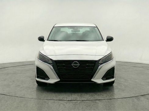 Used 2025 Nissan Altima 2.5 SV image 1