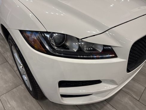 Used 2020 Jaguar F-PACE Premium image 22