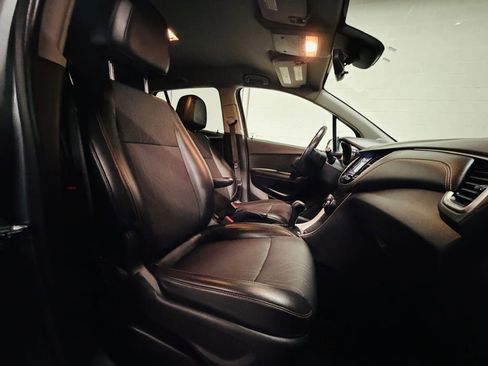 Used 2019 Chevrolet Trax LT w/ LT Convenience Package FWD image 13