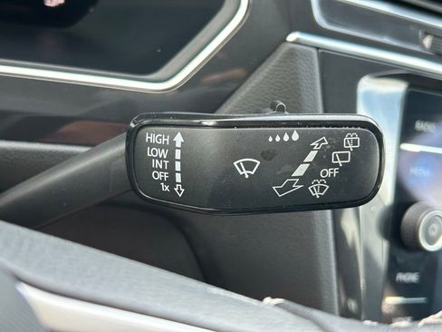 Used 2022 Volkswagen Tiguan SE FWD image 29