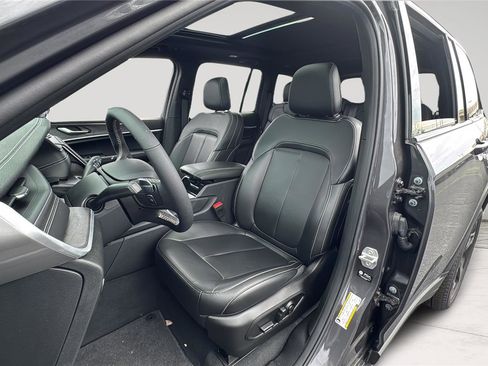 New 2025 Jeep Grand Cherokee Limited w/ Black Appearance Package AWD/4WD image 35