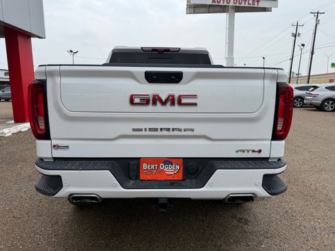 Used 2024 GMC Sierra 1500 AT4 w/ Technology Package AWD/4WD image 3