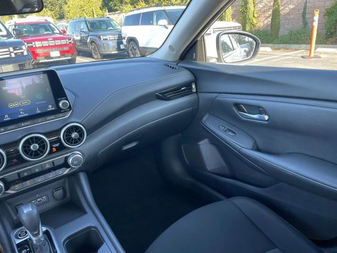 Used 2025 Nissan Sentra SV image 34