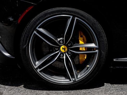 Used 2022 Ferrari Roma RWD image 33