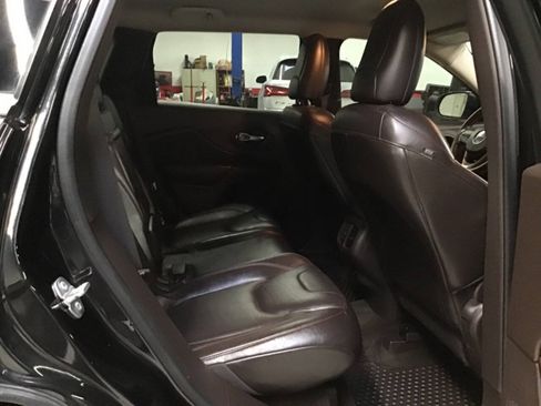 Used 2015 Jeep Cherokee Trailhawk w/ Comfort/Convenience Group AWD/4WD image 26