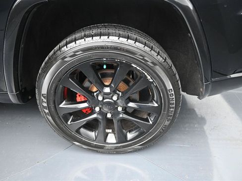 Used 2017 Jeep Grand Cherokee Altitude AWD/4WD image 18