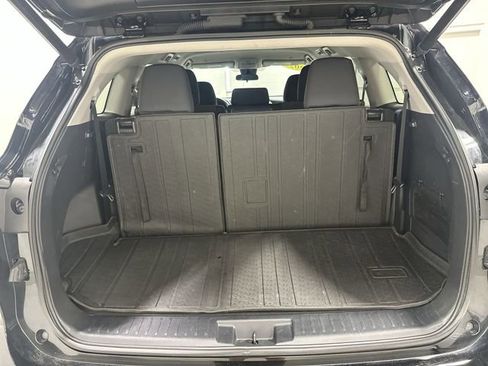 Used 2023 Toyota Highlander LE FWD image 16