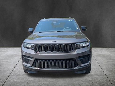 Used 2023 Jeep Grand Cherokee Altitude AWD/4WD image 9