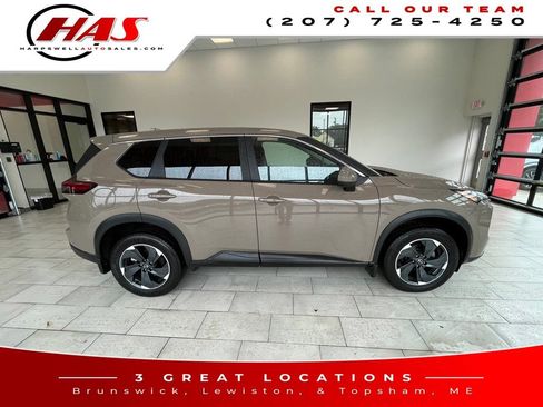 Used 2024 Nissan Rogue SV AWD/4WD image 7