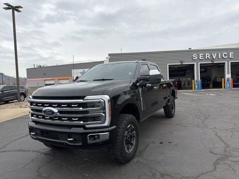 Used 2024 Ford F350 Platinum w/ Tremor Off-Road Package AWD/4WD image 18