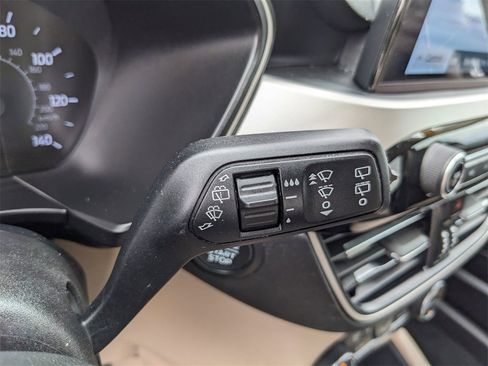 Used 2020 Ford Escape SE image 32