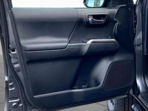 Used 2023 Toyota Tacoma TRD Sport image 21