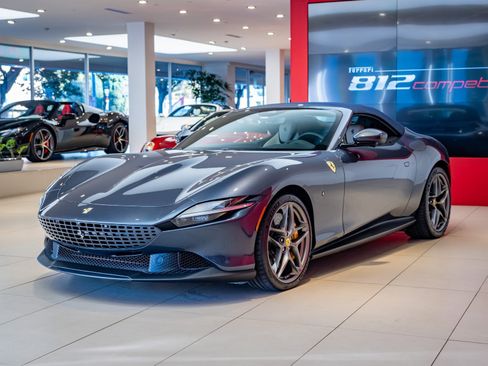 Used 2024 Ferrari Roma Spider image 33