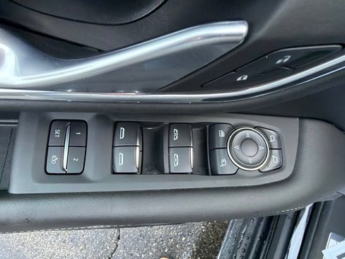 Used 2023 Chevrolet Tahoe Premier AWD/4WD image 13