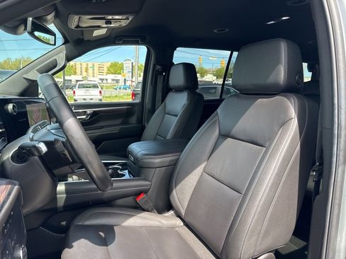 Used 2025 Chevrolet Tahoe Z71 AWD/4WD image 15