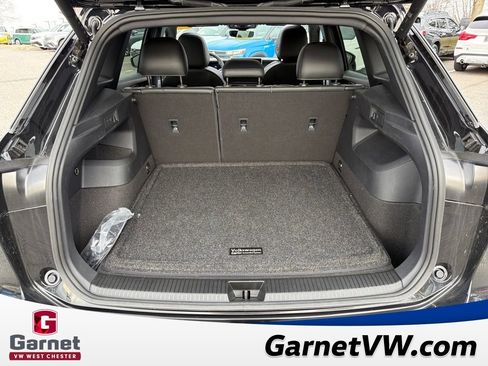 Used 2025 Volkswagen Tiguan SE R-Line image 22