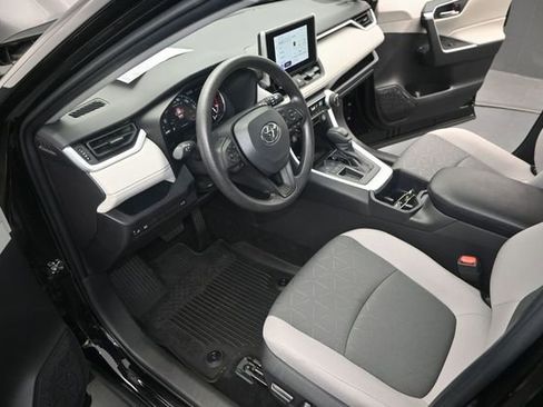Used 2025 Toyota RAV4 XLE w/ Convenience Package FWD image 5