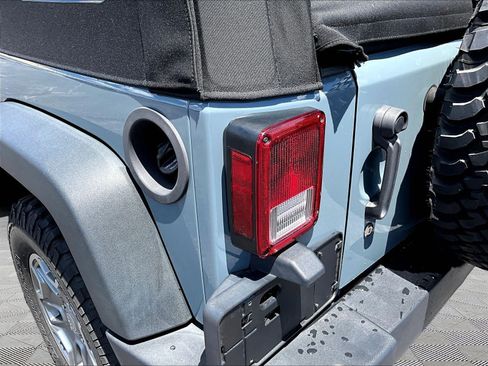 Used 2015 Jeep Wrangler Rubicon w/ Power Convenience Group AWD/4WD image 23