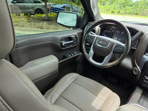 Used 2019 GMC Sierra 1500 SLT w/ SLT Premium Plus Package AWD/4WD image 9