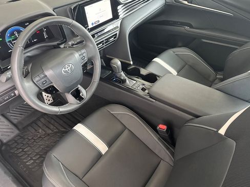 Certified 2025 Toyota Camry SE image 9