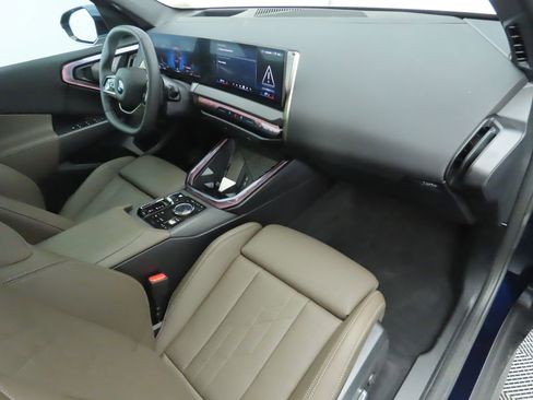 Certified 2025 BMW X3 xDrive30i w/ Premium Package image 17