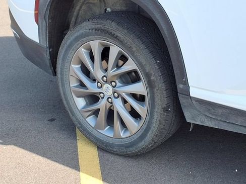 Used 2025 Buick Enclave Preferred FWD image 28