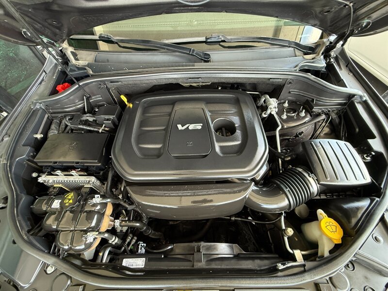 Used 2019 Jeep Grand Cherokee Laredo RWD image 36